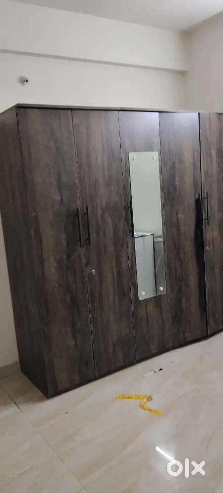 Complit furniture sale karna hai