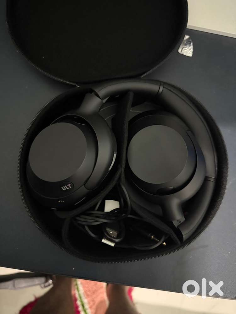 Sony ULT wireless headphone brand new only 5 -6 time used