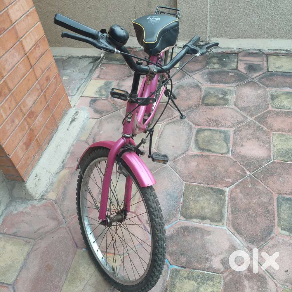 Hero Miss India Gold Bicycle for Girls in VERY GOOD CONDITION