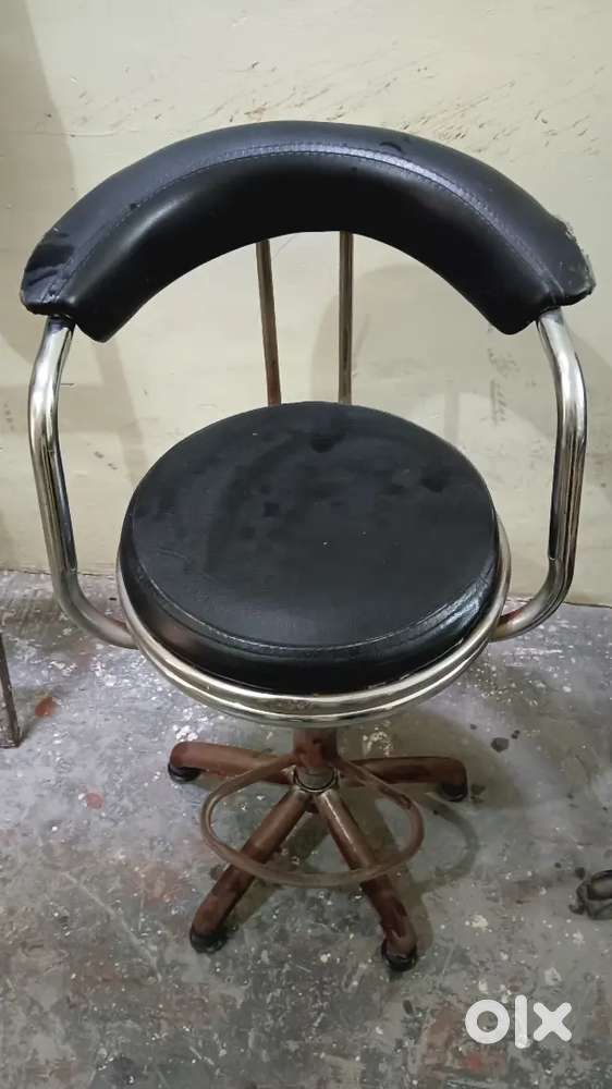 Ghumne Wali Chair For Office