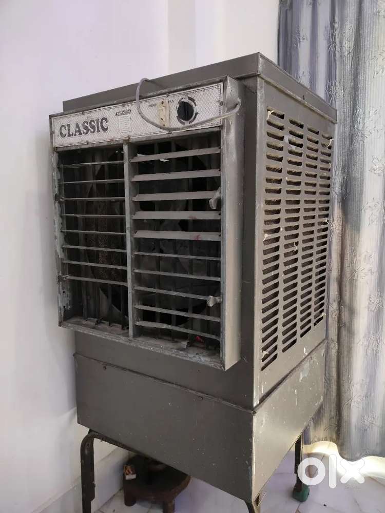 Classic metal cooler with good quality and condition