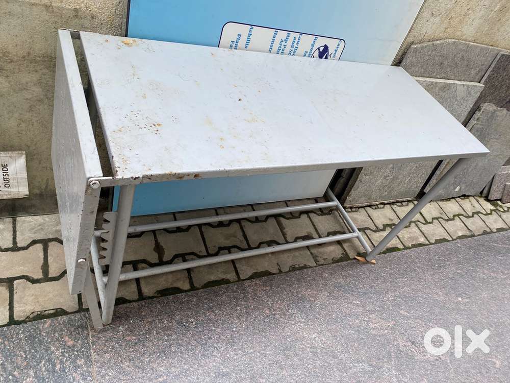 Strong metal bed, adjustable backrest,Ideal for clinic use