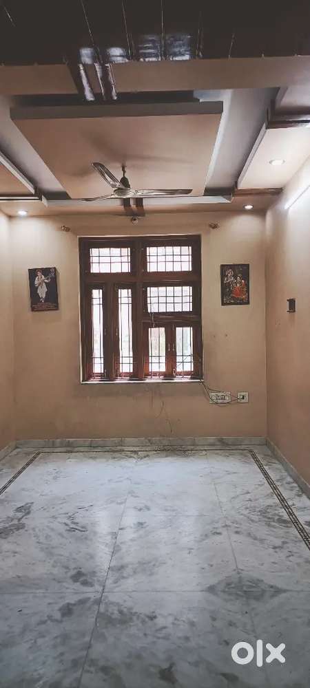 Ground floor 1 bhk only family veg