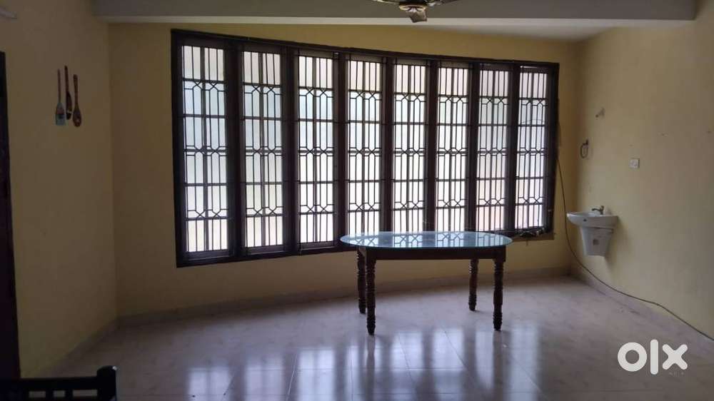 FOR WOMEN OR FAMILY 3 BHK UN FURNISHED 2ND FLOOR . 1 AC . APPARTMENT