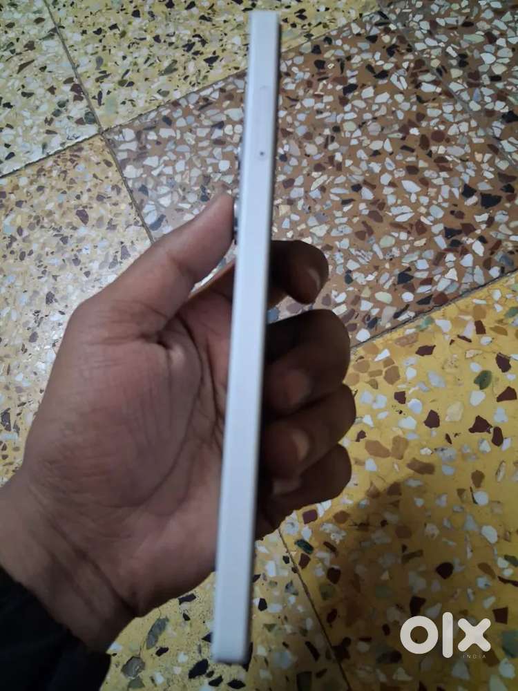 8 + 128 good condition charger dabba bil