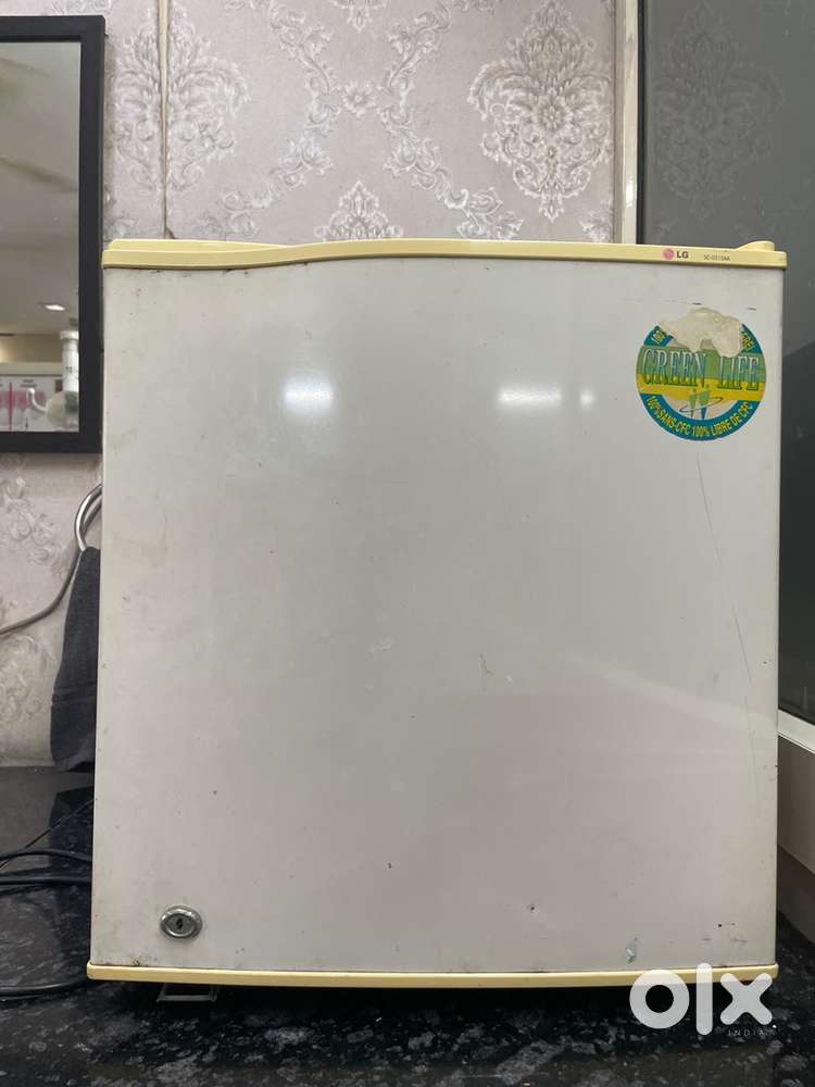 Mini fridge
