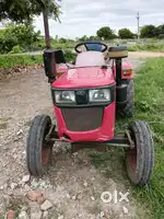 Mahindra yuvaraj215