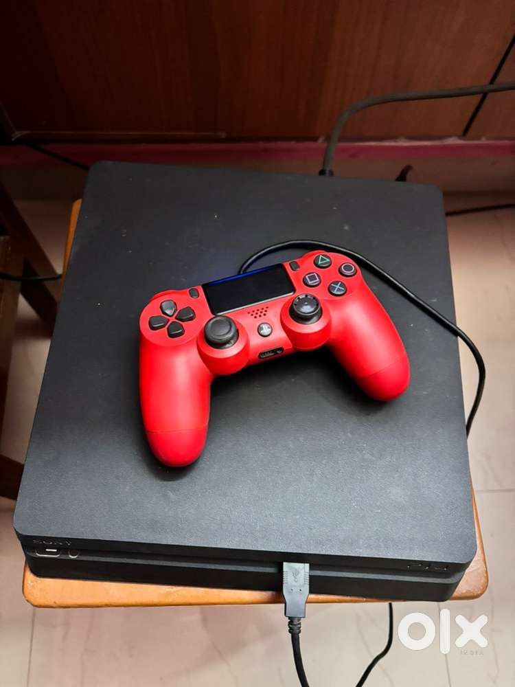 PS4 slim 500GB with red controller