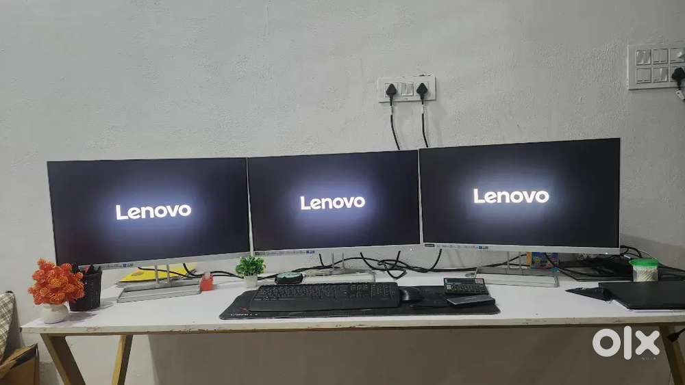 Lenovo monitor with docking system