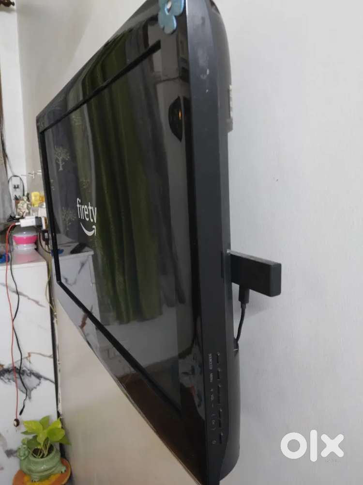 Samsung Full HD 36 Inch Tv with wall mount kit and fire stick