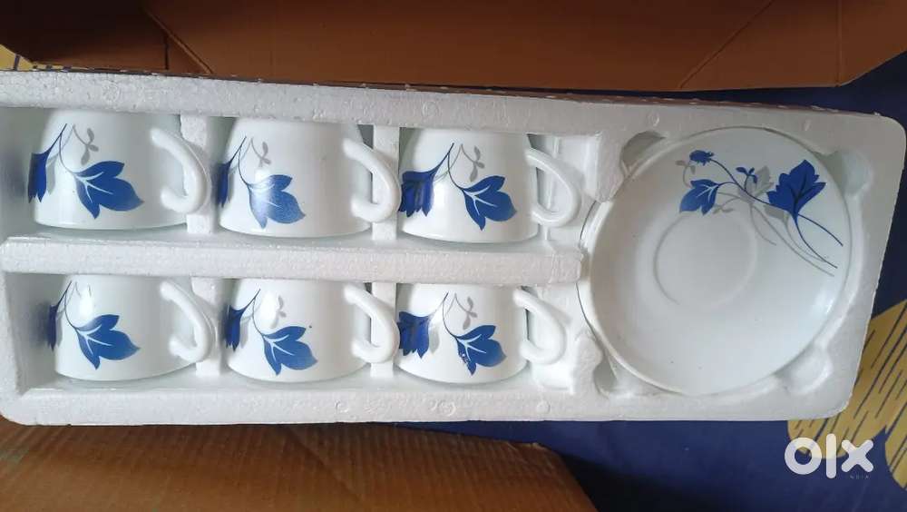 LARAH DINNER & CUP & SAUCER SET