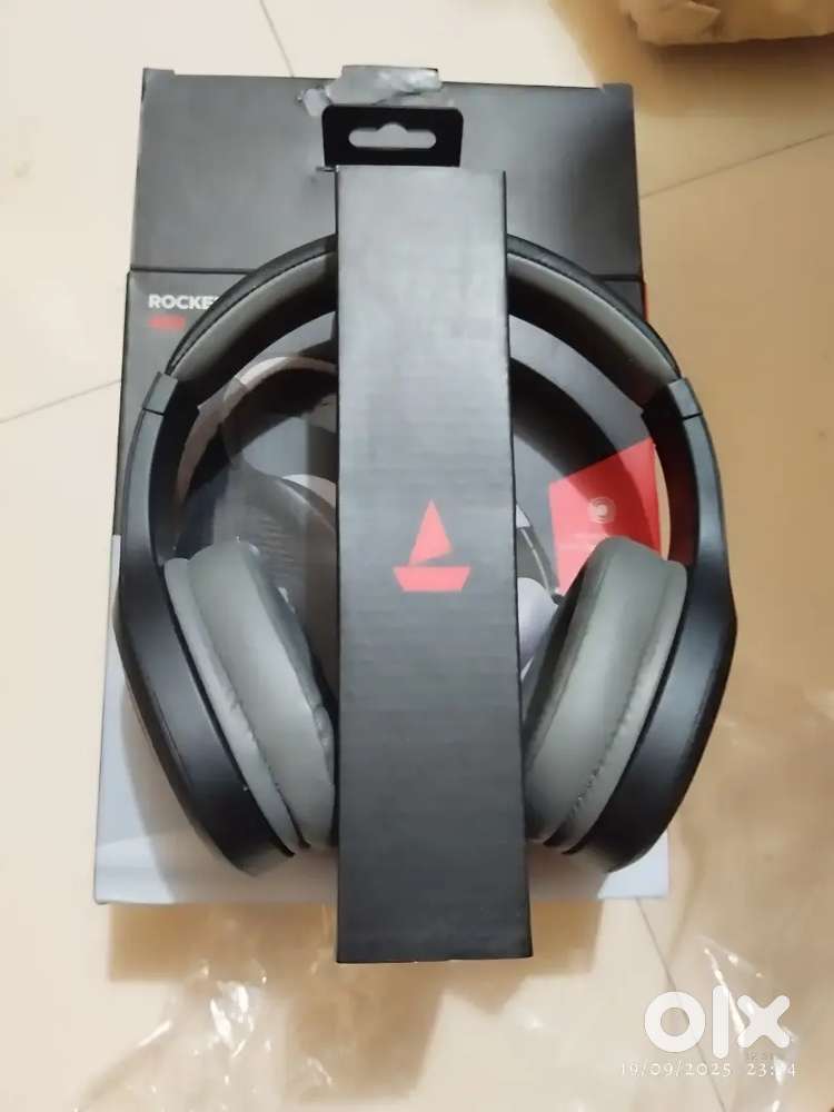 Boat headphone
