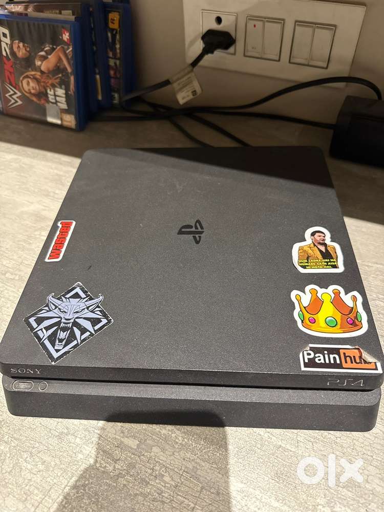 Ps4 1 tb two controllers slim