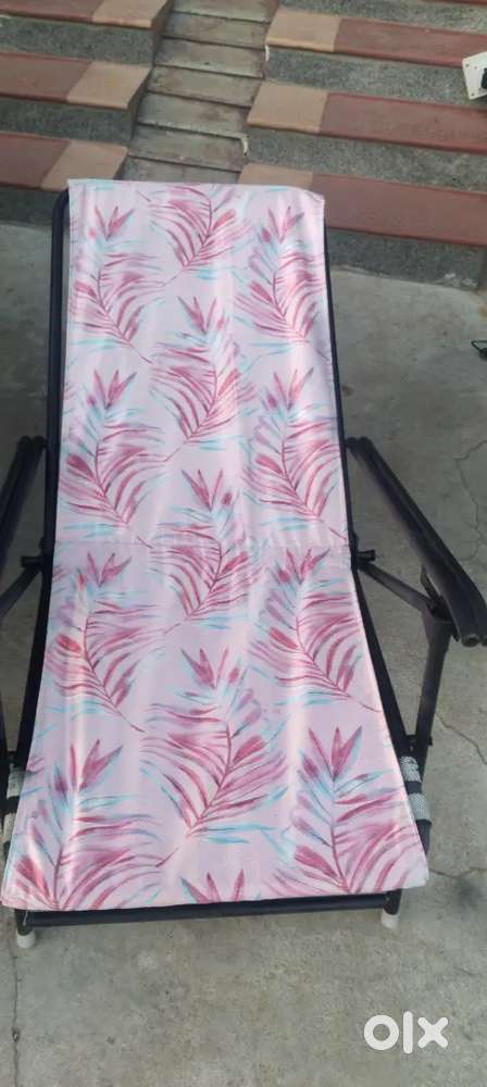 Easy chair iron in very excellent and neat working condition