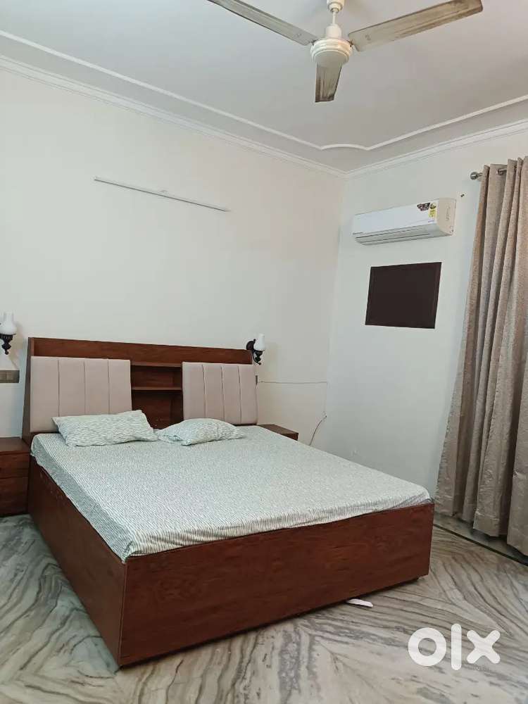 AT FEROZPUR ROAD FULLY FURNISHED 1 BEDROOM KITCHEN SET AVAILABLE