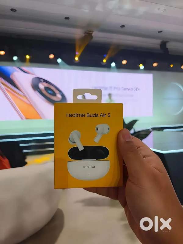 Brand New Realme Buds Air 5 – Very less used two weeks old