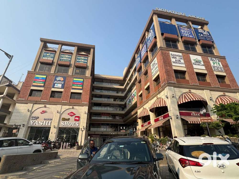 Premium 1206 Sq Ft Shop with Parking in Main Road Shopping Hub