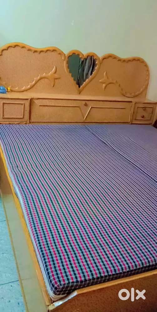 Sagwan wooden bed