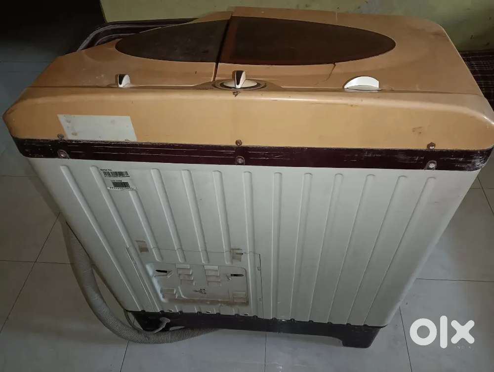 Semi automatic washing machine