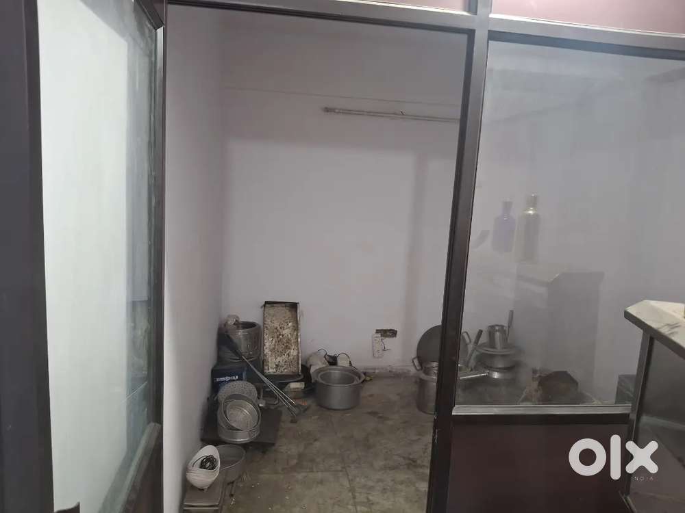 Aluminium door and partition