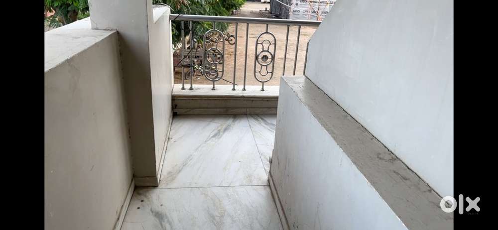 Bachelor required for room partener 4000₹ room rent