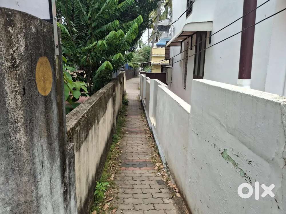 കമലേശ്വരം ഭാഗത്ത് 11 സെന്റ് സ്ഥലവും വീടും വില്പനയ്ക്ക്