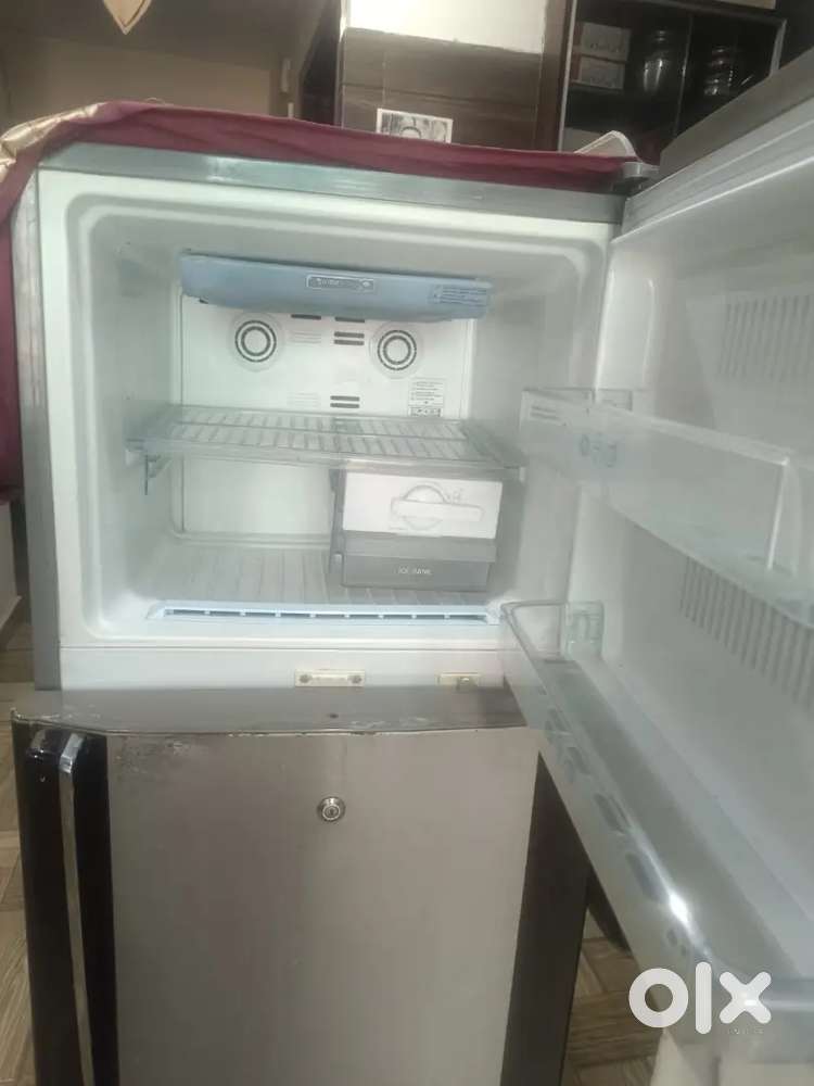 Refrigerator lg 240 lt double door