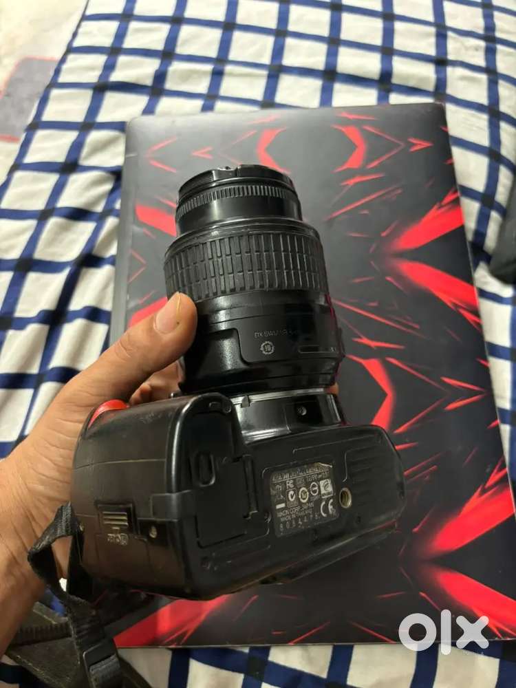Nikon 3000 with 18-55 lens + charger