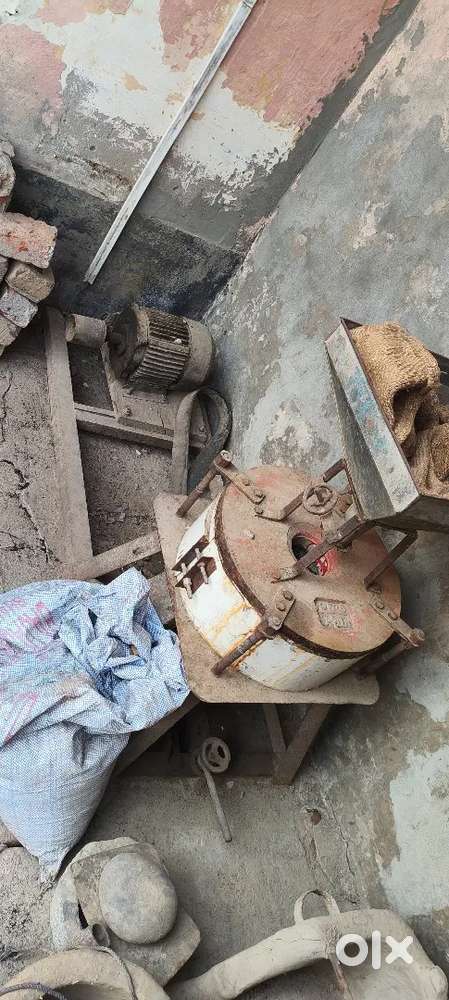 Aata chakki Aor chara khatne ki mashine