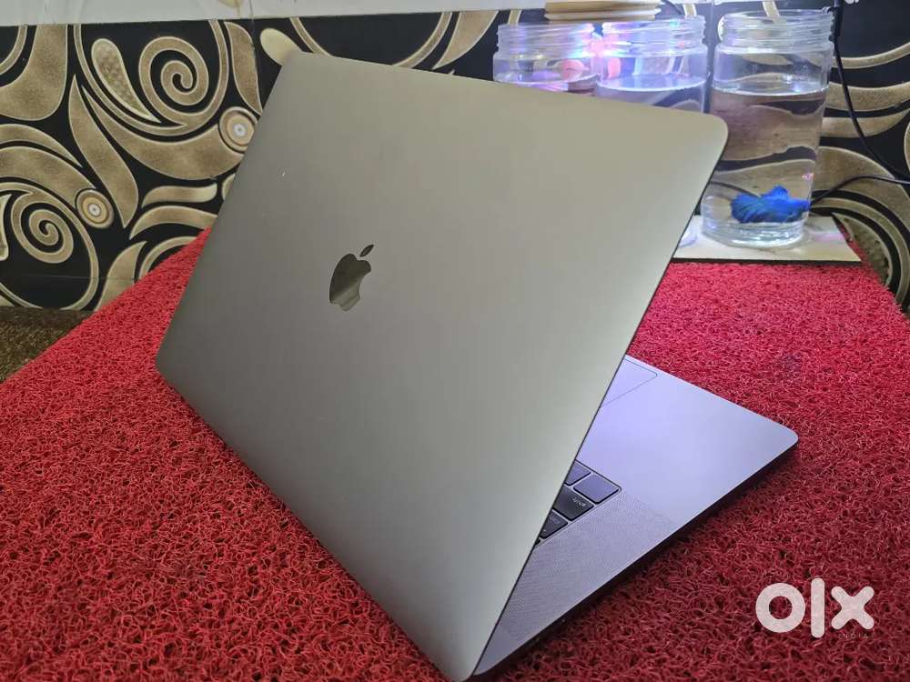 Apple Macbook Pro i9 16gb Ram 512gb SSD 5.5GB Graphics 15inch Touchbar