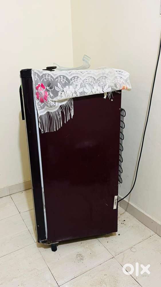 Single Door Fridge – Almost New – ₹2500