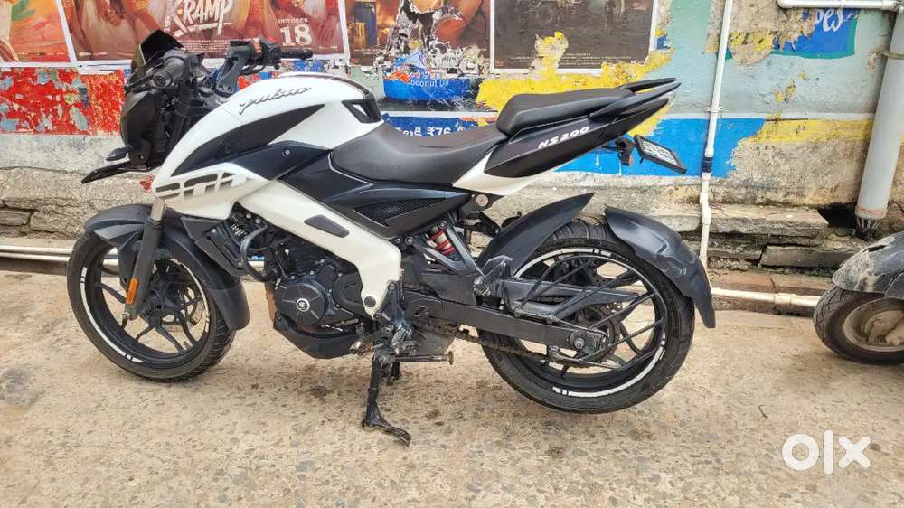 Pulsar Ns200 White