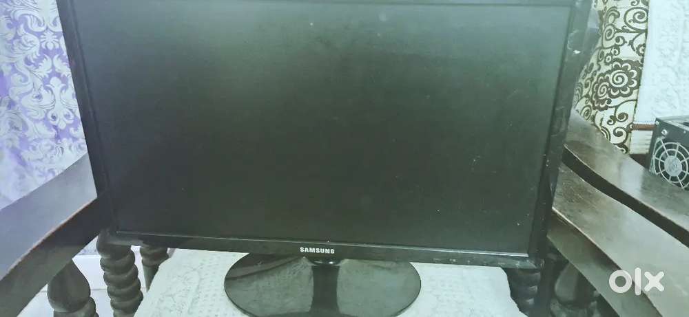 SAMSUNG 22 INCHES  MONITOR WITH HDMI