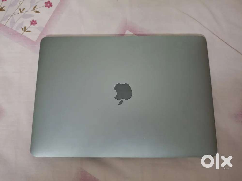 MacBook Pro 13(2018)i5 Quad Core16GB512GBBattery 89% 303 cycles