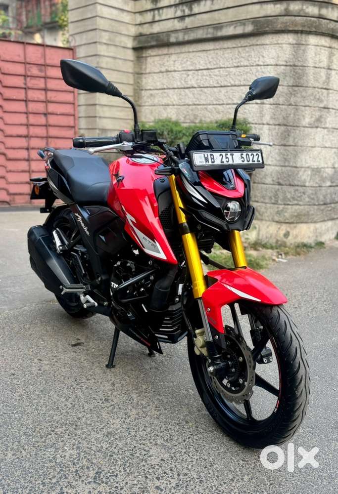 TVS Apache RTR 160 4v bs6  2 month old only 400 km driven TCS SYSTEM