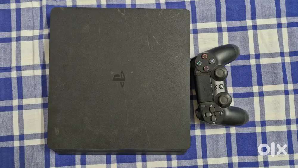Ps4 slim and games (PlayStation 4)