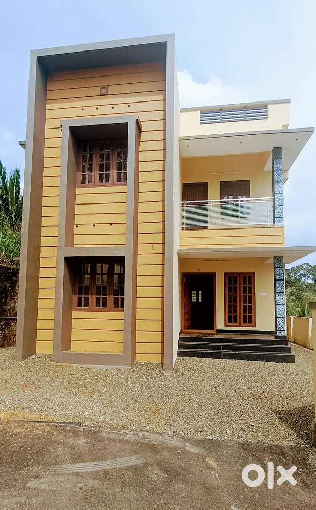 Manarcadu Town - 5 Cent , 1500 Sqft , 3 Bed Room Attached New House