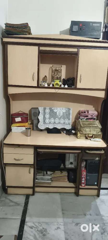 Computer table