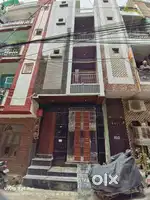 2 मंज़िल नया बना हुआ जड़ से मकान मार्किट और मैन रोड के पास