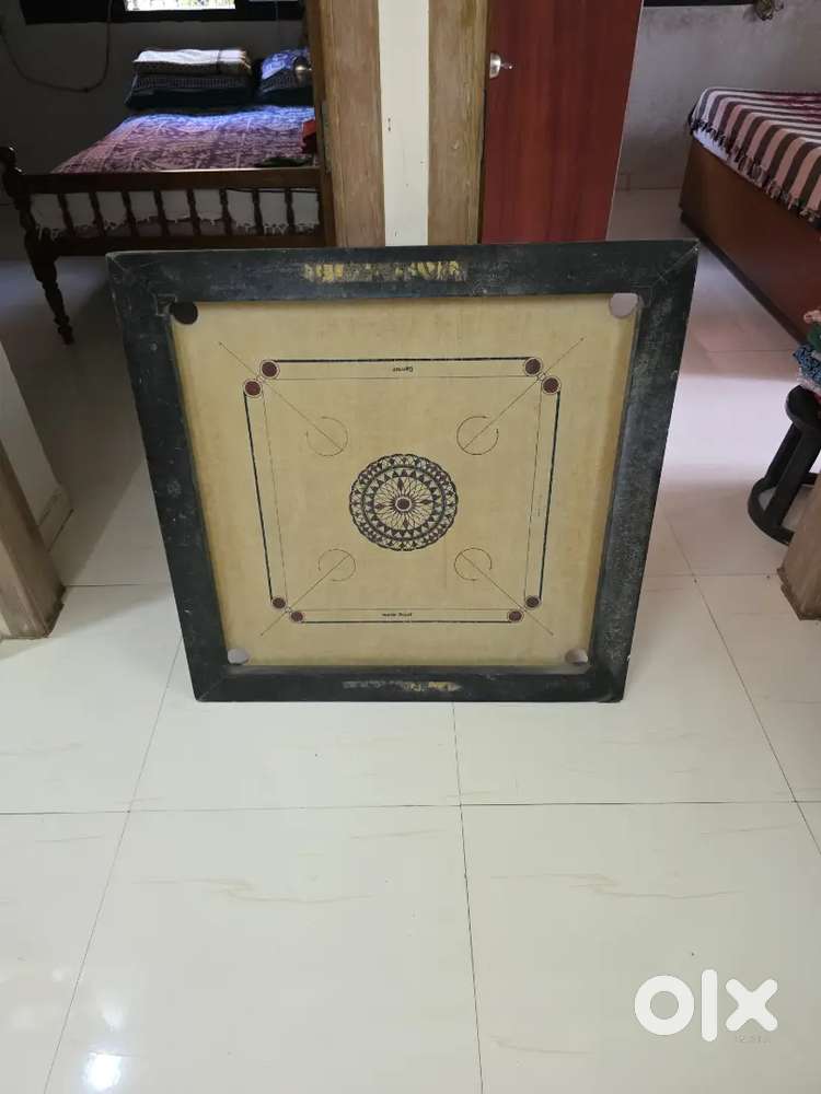 Carrom board