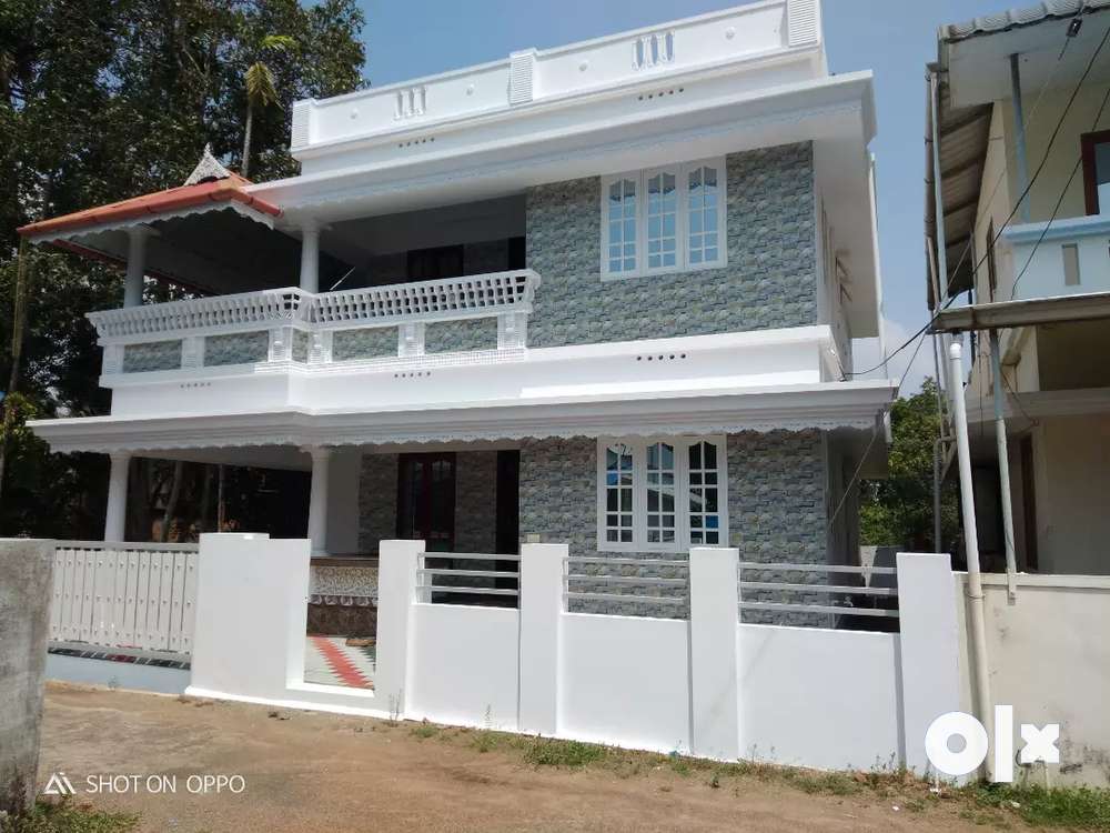 Aluva Alangad 4 Cent 4 Bhk Attached 1800 Sgf. New House.