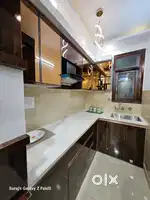 70 gaj independent floor main road se 500 meter duri par only