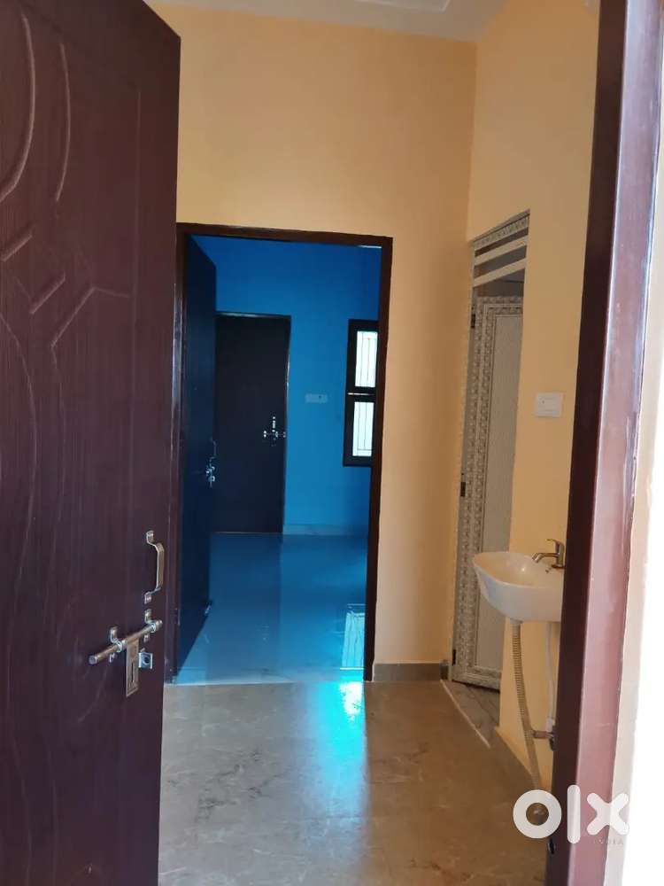 2 bhk ,1bhk  flat available near prayag station