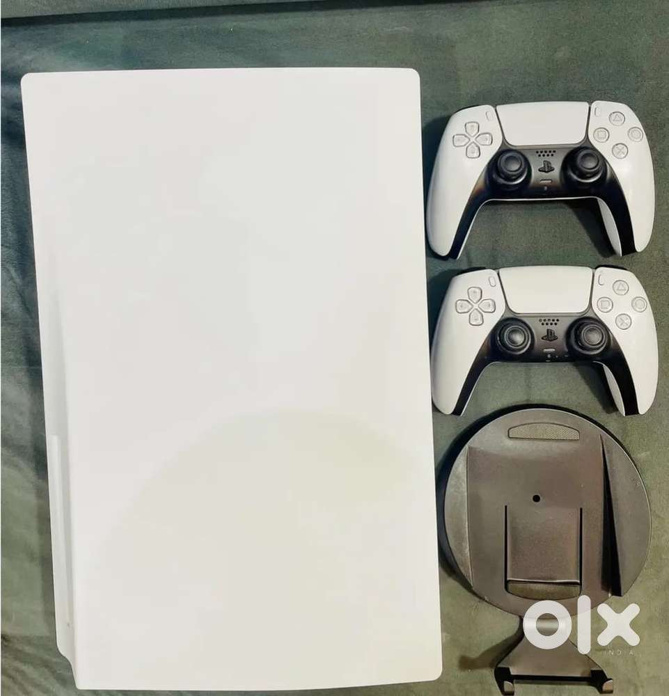 Ps5 disc edition + 2 Controllers White with Box