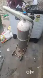 Oxygen cylinder