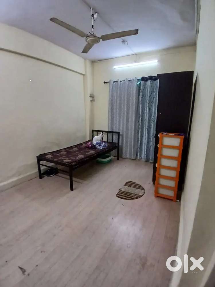 1bhk female flatmate, versova