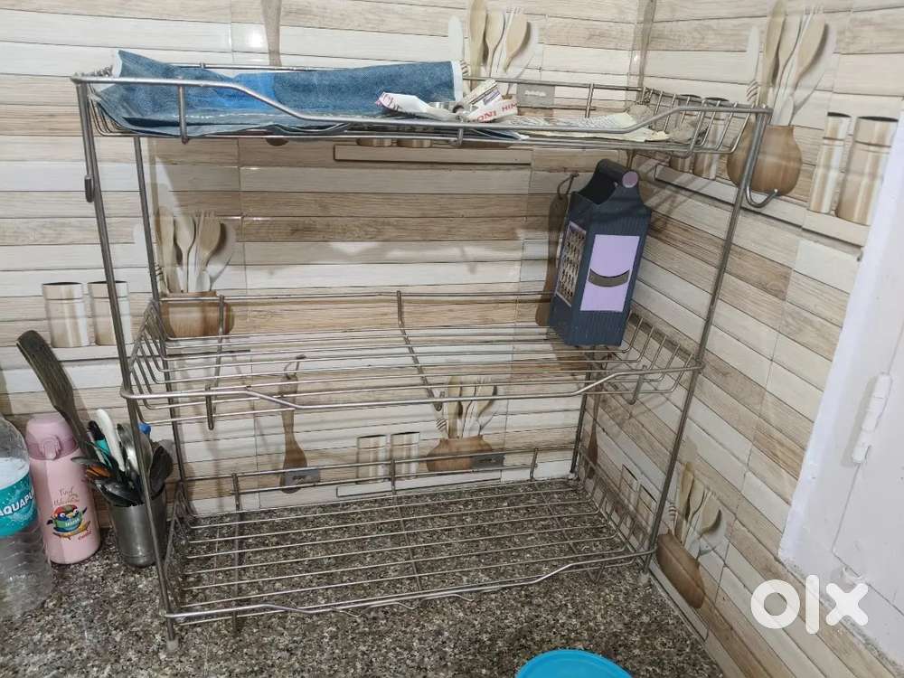 Gas stove and bartan holder