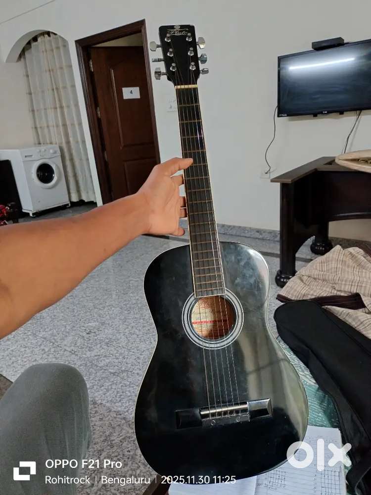 Pluto guitar