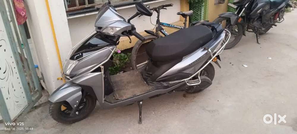 U strom Affair electric scooty
