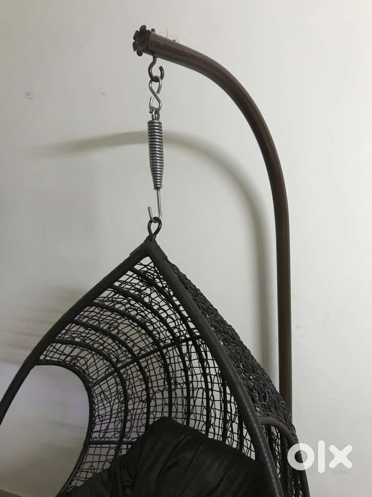 Premium Swing with Metal Stand – 6 Months Old, Like New!